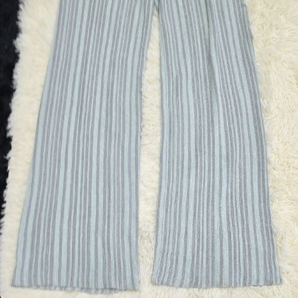 House of Harlow 1960 Gray Wide Leg Set - Picture 5 of 7